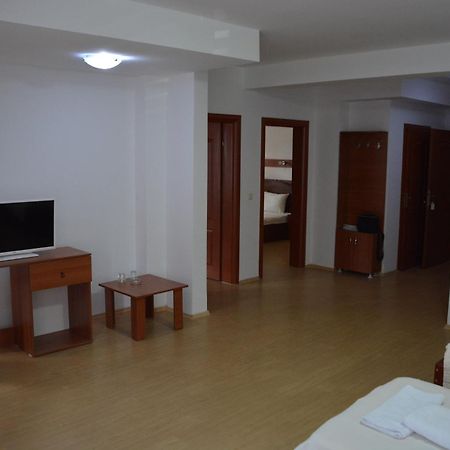 Arabella Hotel Kičevo Eksteriør bilde