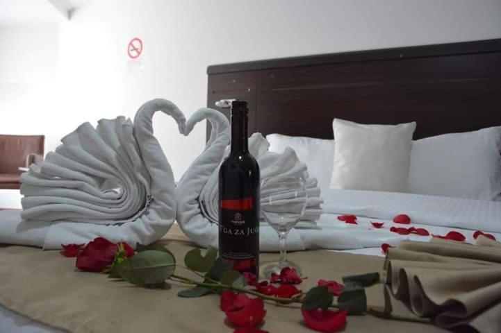 Arabella Hotel Kičevo Eksteriør bilde