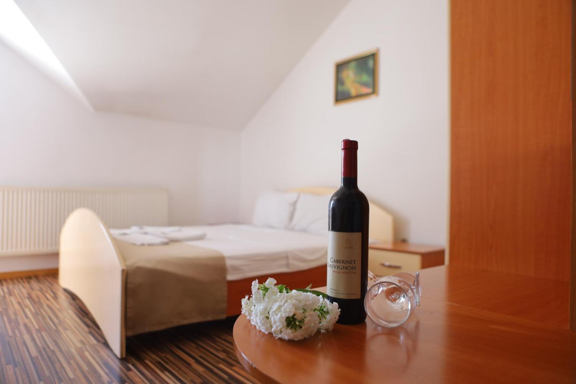 Arabella Hotel Kičevo Eksteriør bilde
