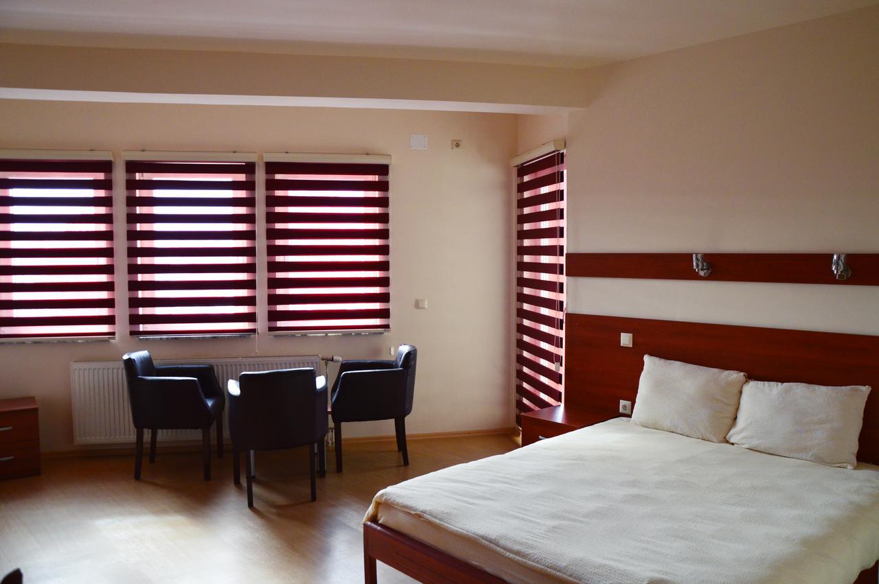 Arabella Hotel Kičevo Eksteriør bilde